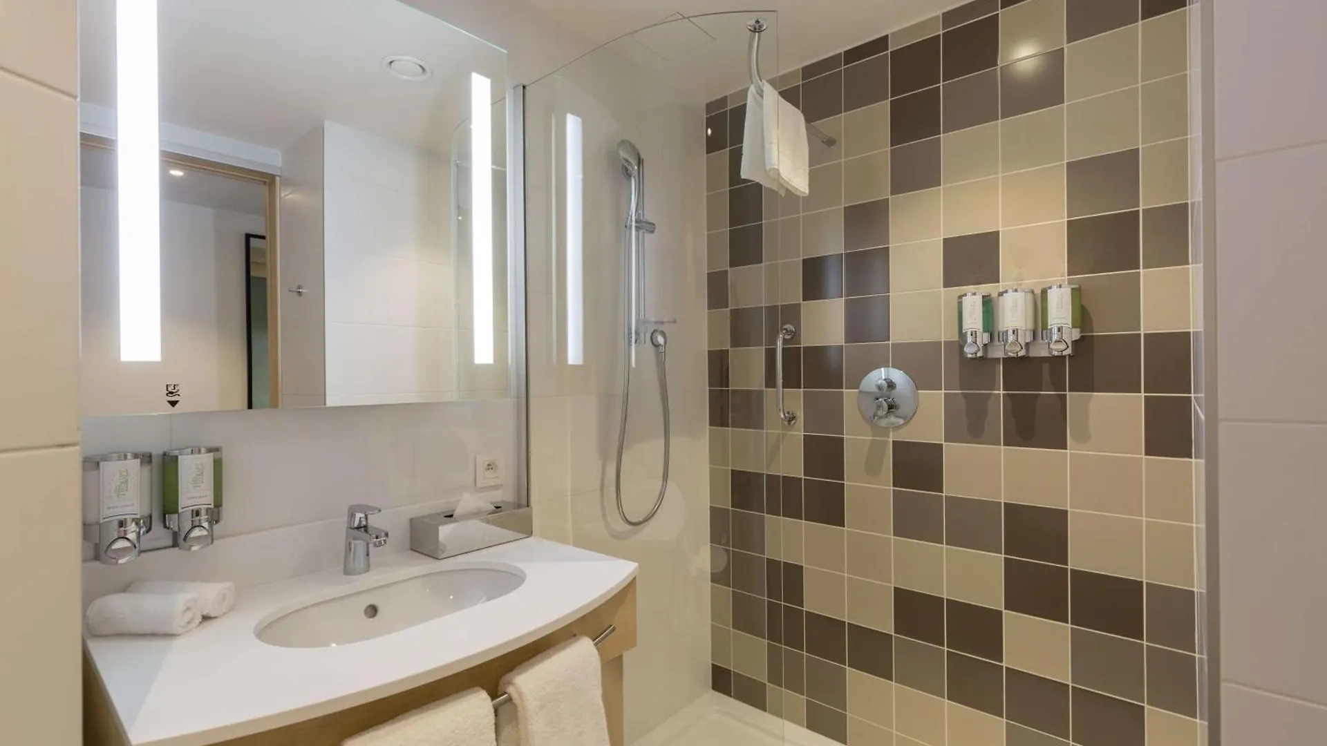 Hampton By Hilton Antwerp Central Station 3*,