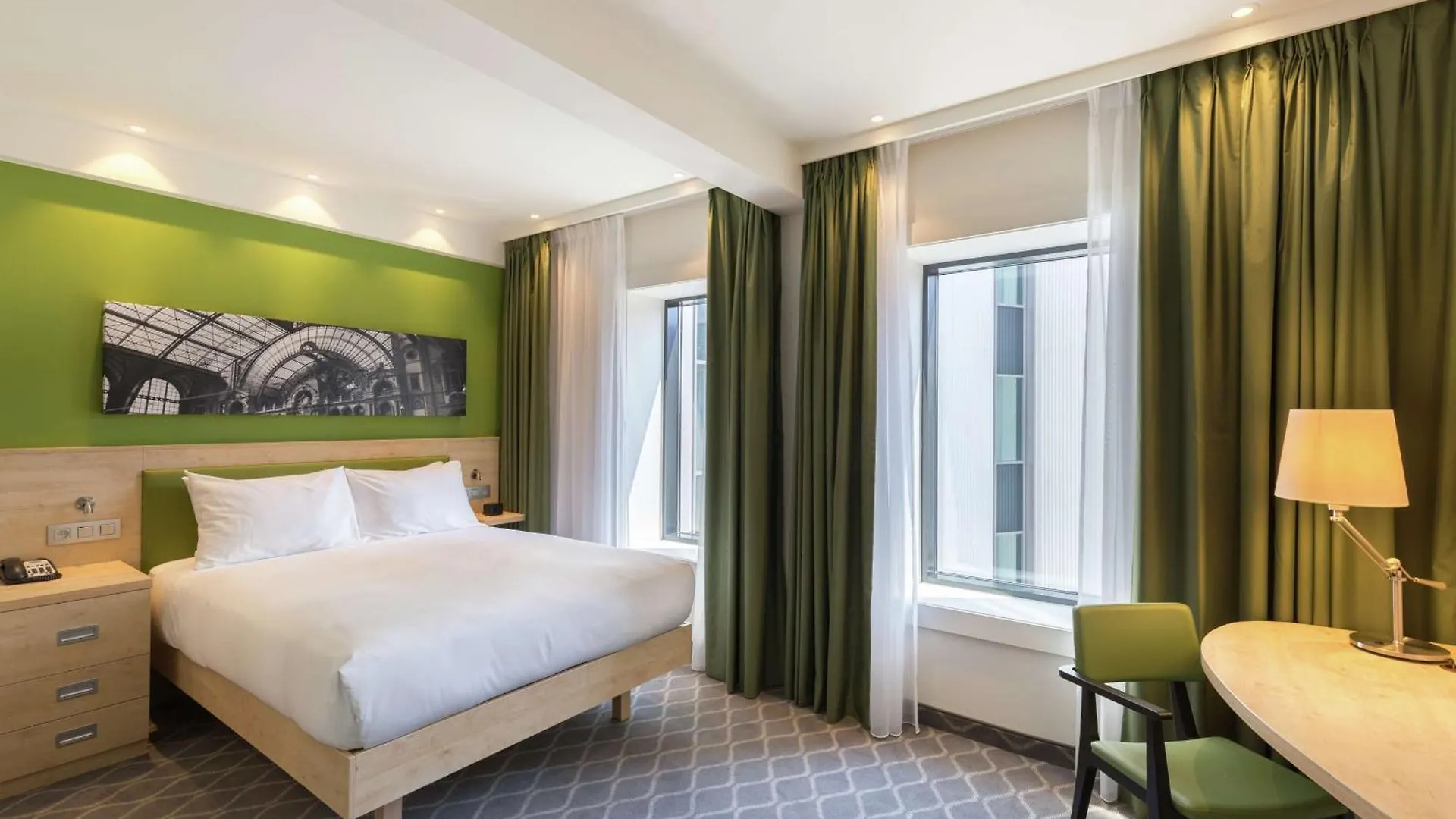 Hampton By Hilton Antwerp Central Station Hotel