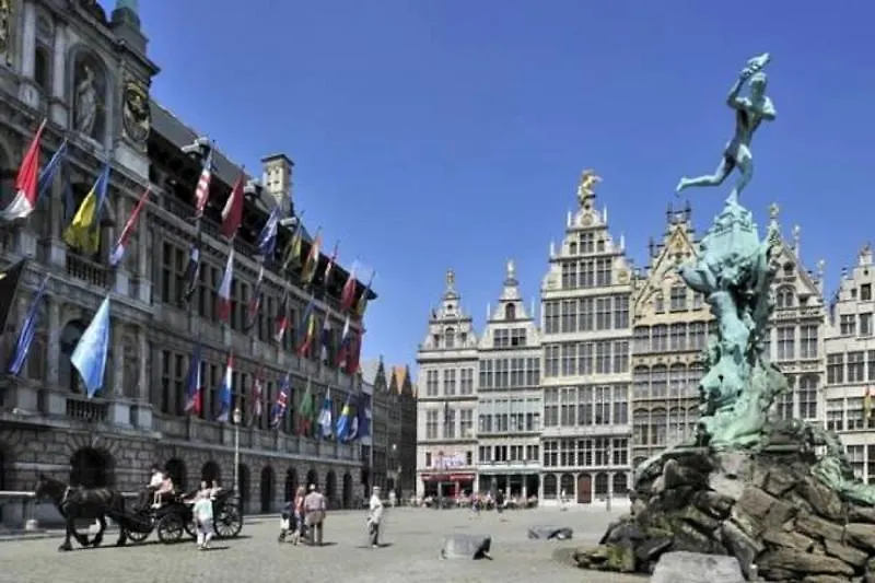 Hampton By Hilton Antwerp Central Station 3*,